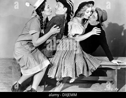 FEUDIN' FOOLS (US1952) DOROTHY FORD, HUNTZ HALL, ANNE KIMBEL Foto Stock