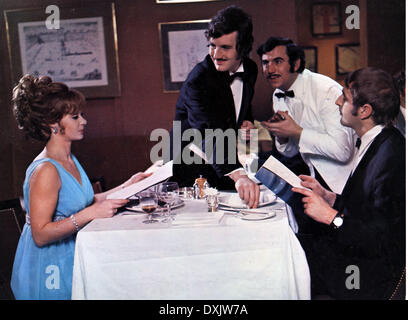Monty Python's e ora qualcosa di completamente diverso (B Foto Stock