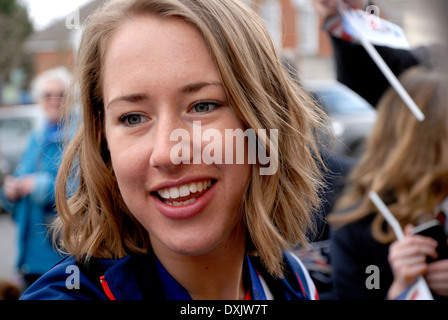 Lizzy Yarnold Victory Parade a Sevenoaks, Kent, 21/03/2014, dopo aver vinto l'oro nello scheletro a Sochi Olimpiadi invernali Foto Stock