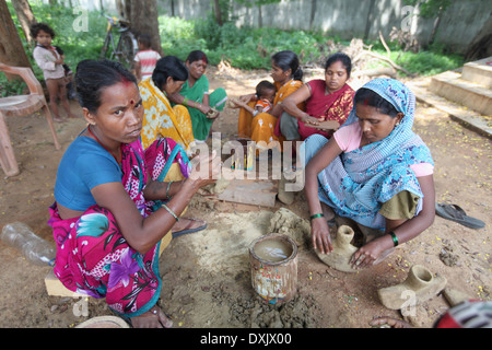 Artigianale, Dokra arte metallo, al lavoro nel villaggio urbano, Distretto Hazaribaug, nello stato del Jharkhand, India Foto Stock