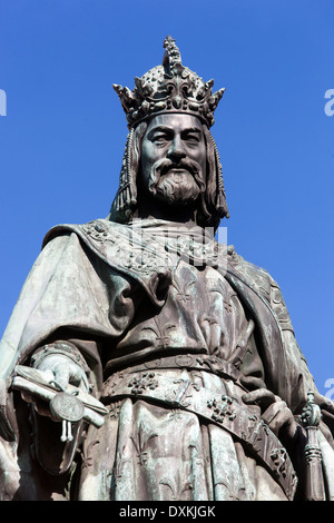 Carlo IV, Sacro Romano Imperatore e Re Ceco amato, Cavalieri della Croce Square, vicino al Ponte Carlo, Praga, Repubblica Ceca Foto Stock