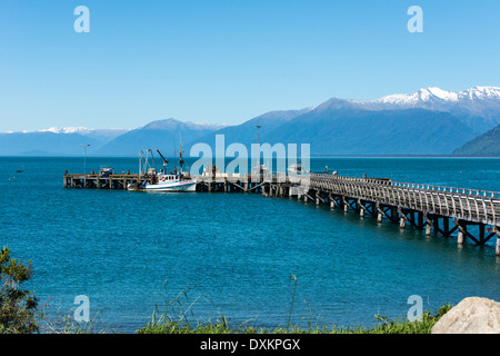 I pescatori nella baia di Jackson, Isola del Sud, Nuova Zelanda Foto Stock