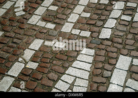 Tenersi a distanza cartello stradale sulla strada di ciottoli, Oxford, UK. Foto Stock