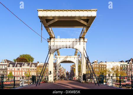 'De Magere Brug" o il Ponte Magro in Amsterdam, Paesi Bassi. Foto Stock