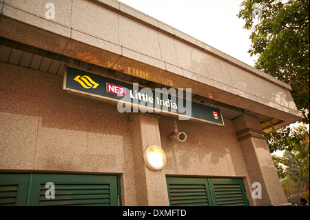 Little India la stazione della metropolitana di Singapore Foto Stock