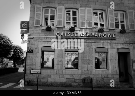 Banca di risparmio in una piccola cittadina in Provenza, Francia Foto Stock
