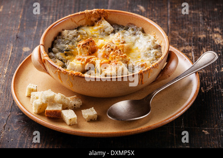 Zuppa di cipolle con crostini e il formaggio cheddar Foto Stock