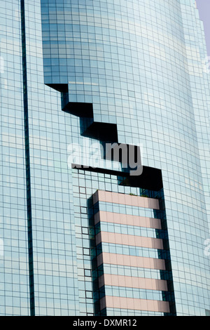 Edificio alto e moderno a Bangkok, in Thailandia Foto Stock