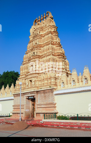 Il tempio all'interno del famoso Mysore Palace nella città di Mysore, nello stato di Karnataka, India. Foto Stock