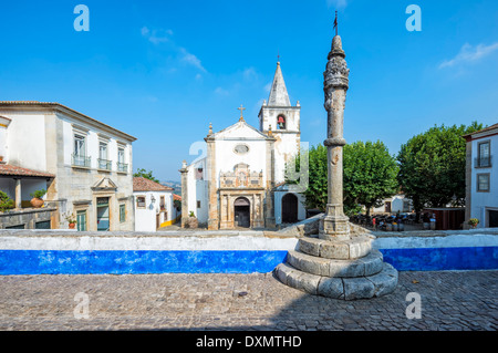 Chiesa di Santa Maria e la gogna, Obidos, Estremadura e Ribatejo, Portogallo Foto Stock