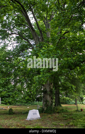 GREENWOOD, Mississippi, Stati Uniti d'America - possibile grave marker per Robert Johnson, delta blues musicista, a poco Sion M. B. Chiesa Foto Stock