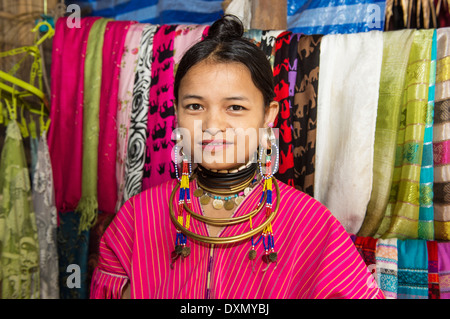 A collo lungo donna, tribù Karen, Chiang Mai, Thailandia Foto Stock