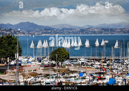 Porto di San Francisco Bay con piccole imbarcazioni Foto Stock