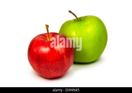 Rosso e verde mela isolati su sfondo bianco Foto Stock