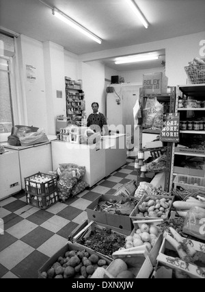 Città Cash & Carry corner shop nel 1989 in Redchurch Street, Shoreditch, East London, Regno Unito Foto Stock