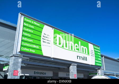 dh Dunelm Mill SHOP UK Shop cartello con il logo sopra le facciate dei negozi di fronte all'ingresso Foto Stock