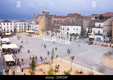 Città vecchia piazza principale, Caceres Foto Stock