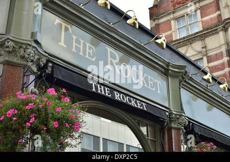 Il Razzo pub in Euston Road, London, Regno Unito Foto Stock