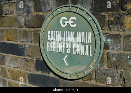 London Borough of Hackney Green Link a piedi Regent's Canal placca, Islington, London, Regno Unito Foto Stock