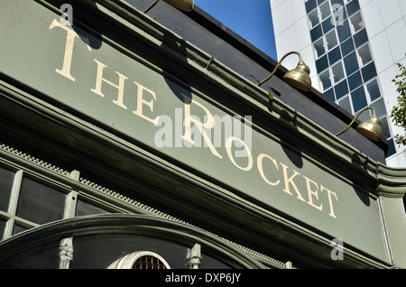 Il Razzo pub in Euston Road, London, Regno Unito Foto Stock