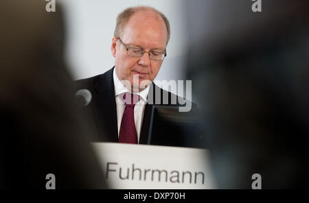 Salzgitter AG, Germania. 28 Mar, 2014. CEO Heinz Joerg Fuhrmann durante i risultati di business conferenza stampa a Salzgitter AG a Salzgitter (Germania), 28 marzo 2014. Nonostante che in rosso, Salzgitter AG prevede di versare un dividendo per il 2013 anno di attività. Foto: JULIAN STRATENSCHULTE/dpa/Alamy Live News Foto Stock