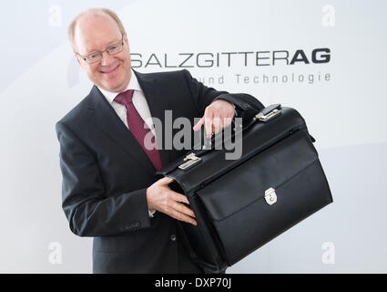 Salzgitter AG, Germania. 28 Mar, 2014. CEO Heinz Joerg Fuhrmann durante i risultati di business conferenza stampa a Salzgitter AG a Salzgitter (Germania), 28 marzo 2014. Nonostante che in rosso, Salzgitter AG prevede di versare un dividendo per il 2013 anno di attività. Foto: JULIAN STRATENSCHULTE/dpa/Alamy Live News Foto Stock