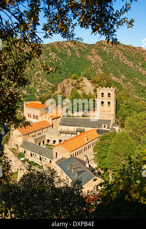 Il primo o in stile romanico lombardo Abbazia di Saint Martin du Canigou nei Pirenei, Orientales reparto, Francia. Foto Stock