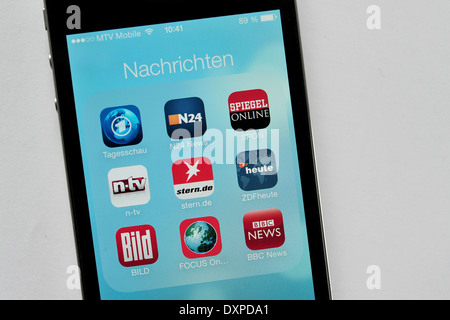 Oldenburg, Germania, app per le news su uno smartphone Foto Stock