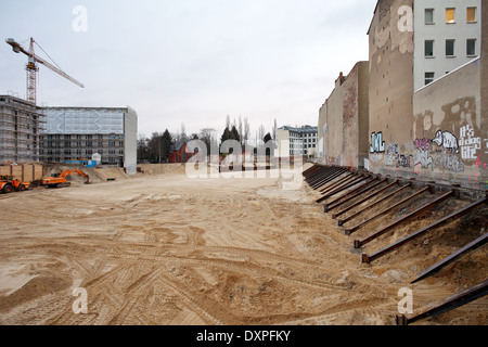 Berlino, Germania, enorme scavo per il nuovo progetto di costruzione di case da giardino Foto Stock