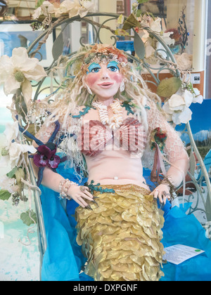 Mermaid statua , Store Window Display, villaggio di pescatori, Punta Gorda, Florida, Stati Uniti d'America Foto Stock