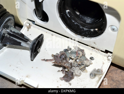 Macchina di lavaggio del filtro. Diversi anni di accumulo Foto Stock