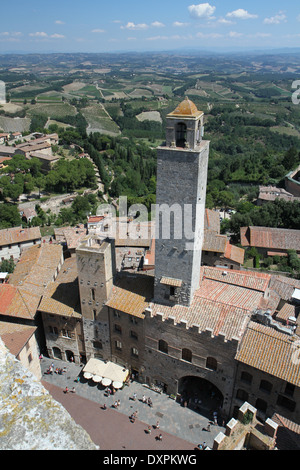 La piccola ed affascinante città di San Gimignano, Toscana Foto Stock