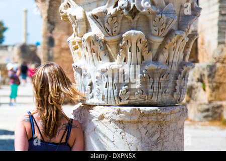 Turistiche nelle rovine di Cartagine, Tunisi, Tunisia Foto Stock