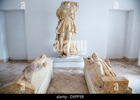 Il Sarcophages del sacerdote e la sacerdotessa, Cartagine Museo Nazionale, Tunisi, Tunisia Foto Stock