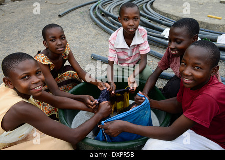 TANZANIA, orfanotrofio della diocesi Geita supportato da Geita miniera d'oro di società AngloGold Ashanti con donazioni Foto Stock