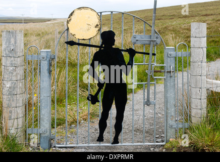 Cancello al punto di partenza del percorso di Barpa Langass chambered cairn, North Uist, Western Isles, Scotland, Regno Unito Foto Stock
