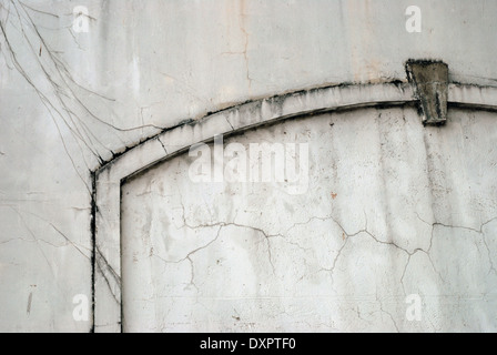 Un muro eroso, Chiesa di Sta. Clara, Manila, Filippine. Foto Stock