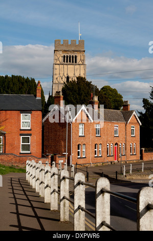 Earls Barton villaggio e chiesa, Northamptonshire, England, Regno Unito Foto Stock