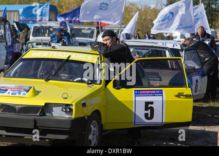 Yamal-Nenets Distretto autonomo. La Federazione russa. Nadym 01 - 03 febbraio 2012. Gazprom's Cup auto racing. Foto Stock