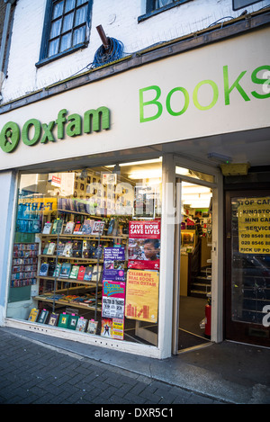 Oxfam libri carità bookshop, Old London Road, Kingston, London, Regno Unito Foto Stock