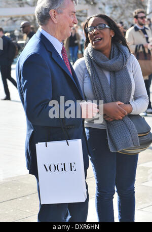 Southbank, Londra, Regno Unito. Il 29 marzo 2014. Due visitatori alla Vogue Festival nella Queen Elizabeth Hall a Londra il Southbank. Credito: Matteo Chattle/Alamy Live News Foto Stock