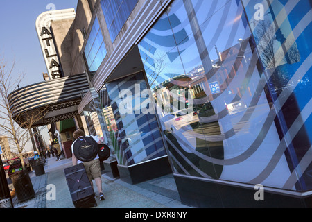 Musicista teste per gig in Atlas Theatre, Atlas District, Washington DC, Distretto di Columbia. Foto Stock