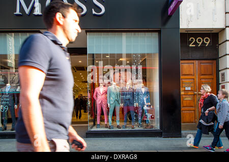 Londra, UK . 29 Mar, 2014. Moss shop su Oxford Street che mostra il supporto per il matrimonio la parità Credit: Zefrog/Alamy Live News Foto Stock