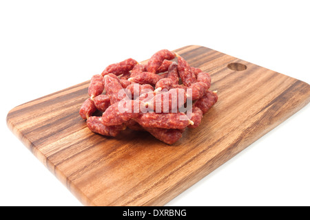 Un mucchio di mini salumi sulla tavola di legno Foto Stock