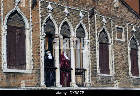 Il carnevale decorate finestre e balconi in isola di Murano a Venezia Foto Stock