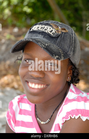 Seychellois giovane ragazza adolescente su La Digue, Seicelle Foto Stock