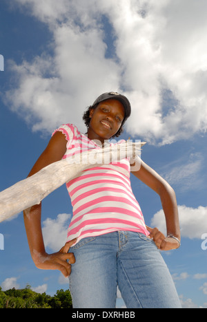 Seychellois giovane ragazza adolescente su La Digue, Seicelle Foto Stock