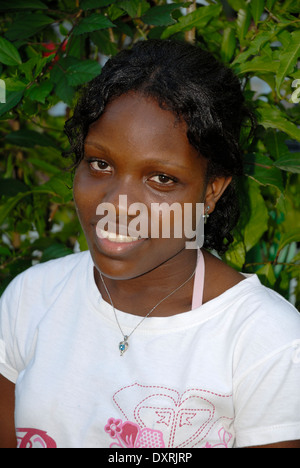 Seychellois giovane ragazza adolescente su La Digue, Seicelle Foto Stock