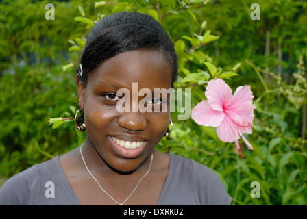 Seychellois giovane ragazza adolescente su La Digue, Seicelle Foto Stock