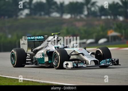 Sepang, Malesia. 30 Mar, 2014. Mercedes GP conducente Nico Rosberg di Germania rigidi malese durante la Formula One Grand Prix al Sepang International Circuit di Sepang, Malesia, 30 marzo 2014. Credito: Chong Voon Chung/Xinhua/Alamy Live News Foto Stock